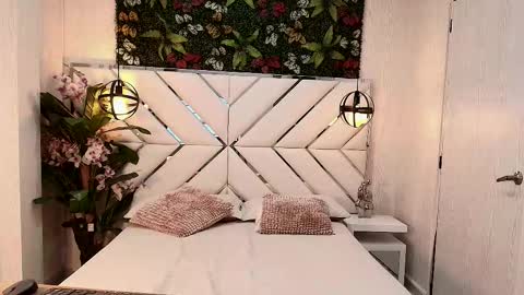 lulu_litle online show from February 26, 8:01 pm