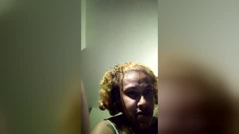 lulukenken25 online show from June 18, 7:03 am