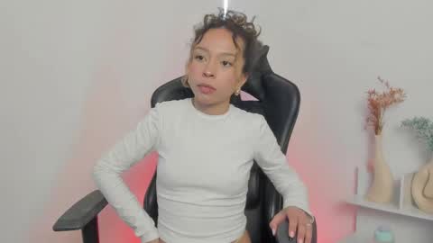 luluuberry online show from October 19, 2:11 pm