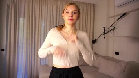 Alice online show from September 18, 2:43 pm