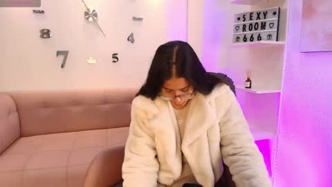 Luna And Titan  online show from February 11, 3:32 am