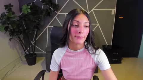 luna_bennett_ online show from March 21, 8:02 pm