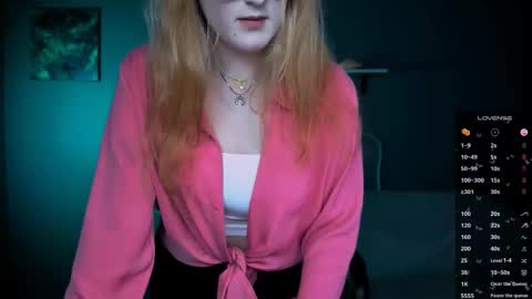 luna_berryy online show from October 17, 8:35 pm