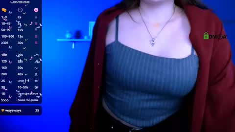 luna_berryy online show from November 21, 9:13 pm