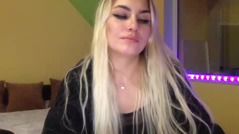 luna_blazer online show from November 29, 8:05 pm