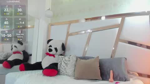 Luna Bloom online show from May 26, 6:19 am