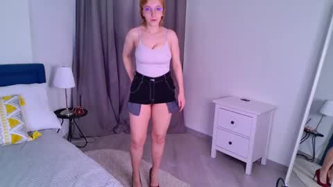 luna_cold online show from May 8, 5:57 am