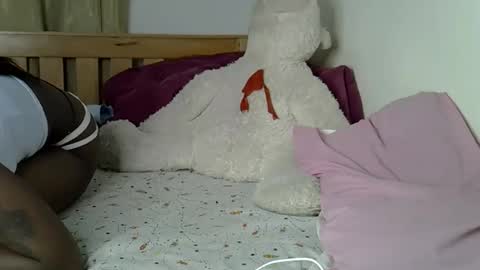 maskedmalkia online show from January 16, 5:05 am