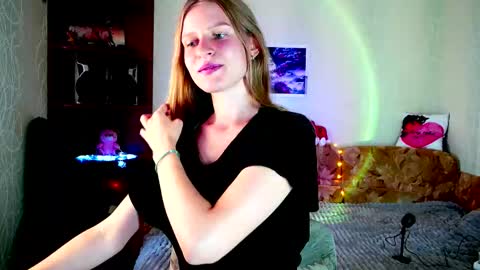 luna_evan online show from September 24, 9:38 am