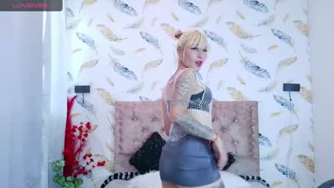 luna_lm online show from May 20, 7:53 pm