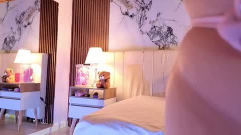 L U N A   Try my private  online show from October 12, 12:09 pm