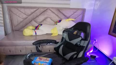 Live 1000pm 600am COLOMBIAN HOUR online show from November 6, 3:31 am