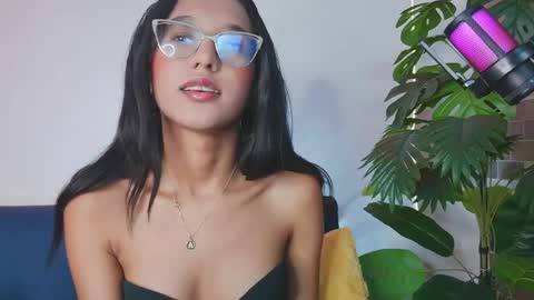 luna_valen online show from May 26, 4:07 am
