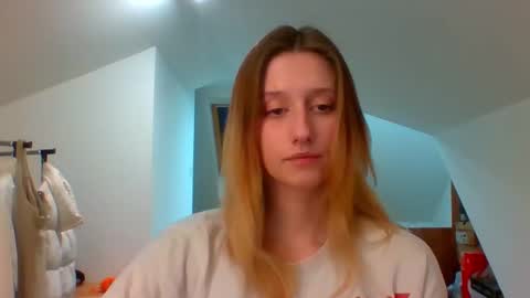 L U N A  online show from December 23, 3:11 pm