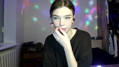 lunaastar_ online show from December 8, 2:30 pm