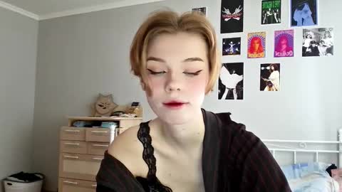 lunaastar_ online show from March 2, 11:07 am