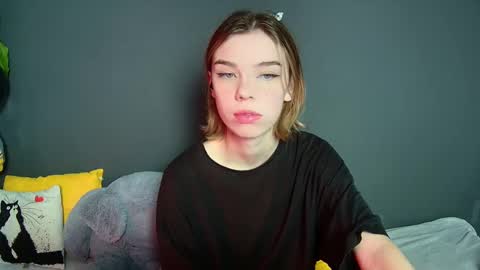 lunaastar_ online show from December 5, 9:22 am