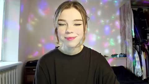 lunaastar_ online show from December 8, 10:41 am