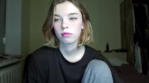 lunaastar_ online show from December 14, 4:08 pm