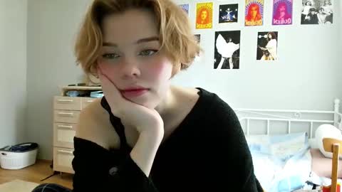 lunaastar_ online show from March 9, 8:07 am