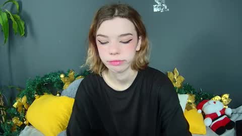 lunaastar_ online show from December 20, 10:49 am