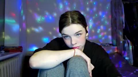 lunaastar_ online show from December 23, 4:06 pm