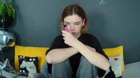 lunaastar_ online show from December 11, 10:14 am