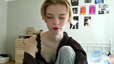 lunaastar_ online show from March 2, 2:10 pm