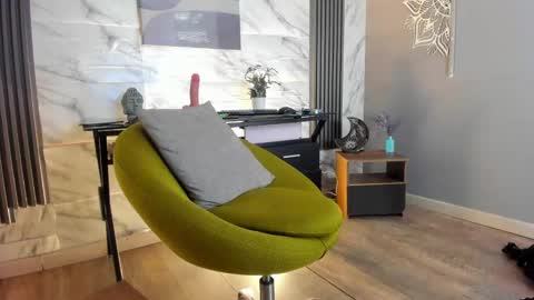 Luna  online show from December 28, 10:25 am