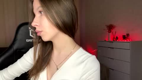 lunail online show from December 16, 9:21 pm