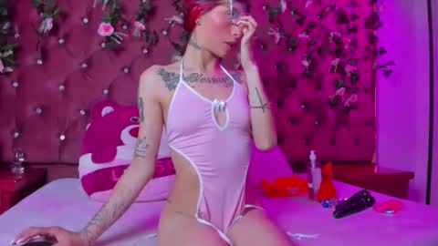 lunamillerx  online show from March 28, 12:50 pm