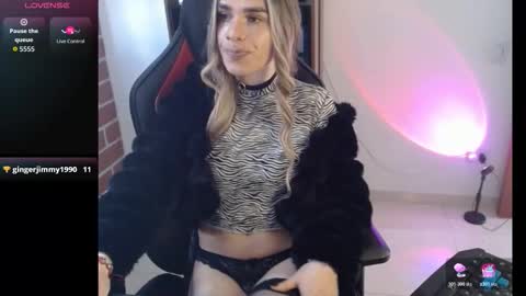 lunamora0 online show from January 15, 2:15 pm