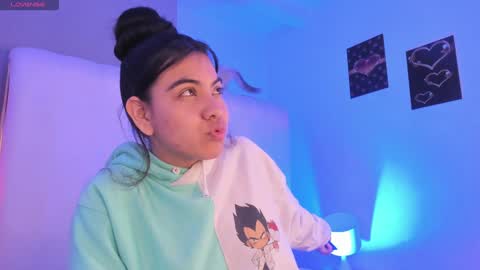  ..    .. online show from December 9, 12:51 pm