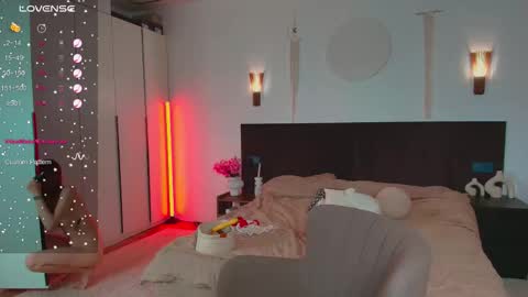 LunaticaBae online show from October 11, 5:56 am