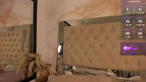 lunna__tylor online show from October 12, 5:55 am