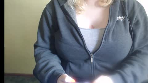 LunoviaXL online show from November 1, 1:10 pm