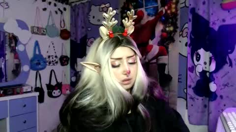lussyevans_ online show from December 19, 7:04 am