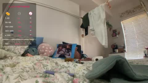 LOLA online show from April 4, 9:00 pm