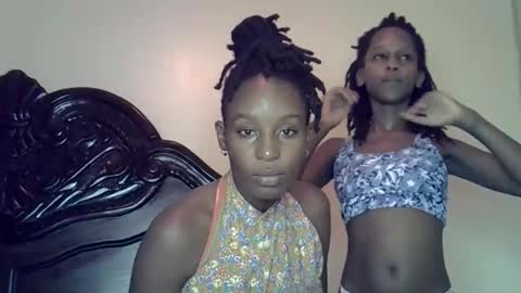 lutino_lovebirds online show from March 15, 7:17 pm