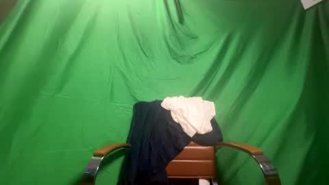 luvvlee online show from January 7, 9:25 am