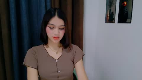 queen lux online show from July 12, 12:25 am