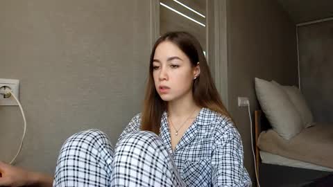 Mia online show from December 23, 6:08 am