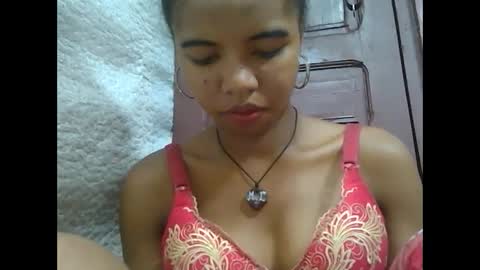Snapshot of lydialarin chatting on February 28, 6:32 am Lydiah online show from February 28, 6:32 am