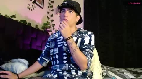 Snapshot of lylebennett_ chatting on February 17, 12:49 pm Lyle Bennett Freelance Model online show from February 17, 12:49 pm