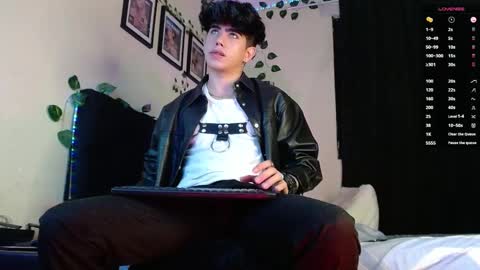 Snapshot of lylebennett_ chatting on March 4, 10:57 am Lyle Bennett Freelance Model online show from March 4, 10:57 am