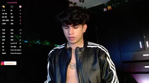 Snapshot of lylebennett_ chatting on December 19, 2:57 pm Lyle Bennett Freelance Model online show from December 19, 2:57 pm
