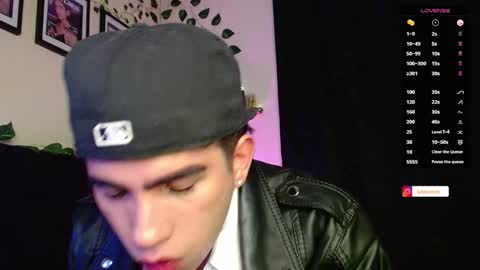 Snapshot of lylebennett_ chatting on February 14, 1:18 pm Lyle Bennett Freelance Model online show from February 14, 1:18 pm