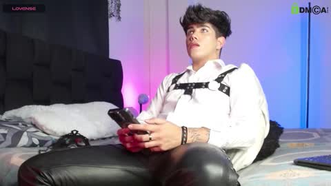 Lyle Bennett Freelance Model online show from October 26, 10:49 am