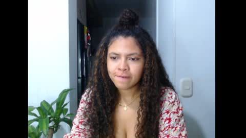 Snapshot of lylii_evans chatting on December 3, 1:14 am lylii_evans online show from December 3, 1:14 am