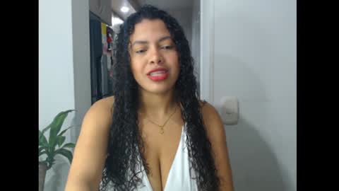 Snapshot of lylii_evans chatting on December 4, 2:47 am lylii_evans online show from December 4, 2:47 am